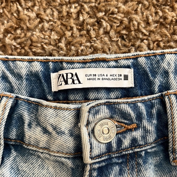 Light wash denim shorts - Picture 3 of 3